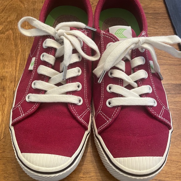 Cariuma OCA Low Burgundy Women’s size 8.5 - Picture 1 of 8